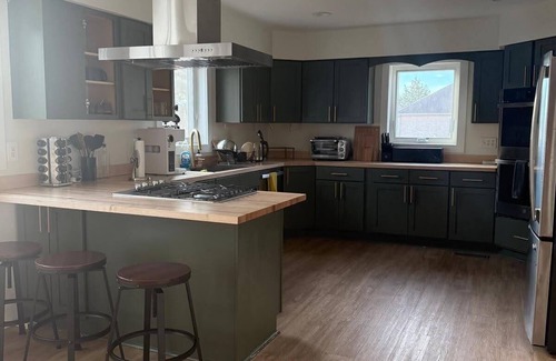 Cambridge Casa | Relaxing, spacious 5BR house on the Hudson Creek in charming Cambridge