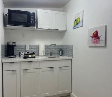 Pembroke Pines Apartamento | Relaxing Studio Getaway w BBQ, Patio and Parking