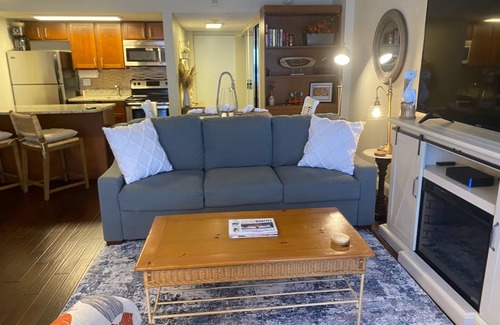 Vanderbilt Beach Apartamento | Relaxing Studio with Beach across the Street!