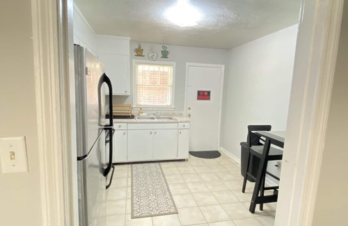 Albany Apartamento | Relaxing Suite B- 2 minutes to Phoebe