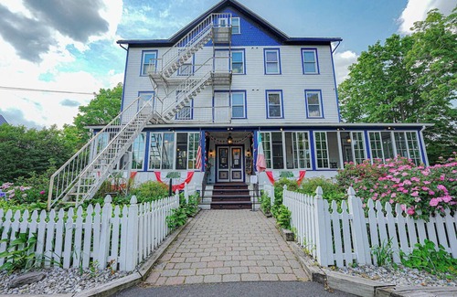 Milford Casa | Relaxing Suite | Retreat Steps from Milford Downtown Buzz