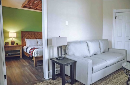 Milford Casa | Relaxing Suite | Retreat Steps from Milford Downtown Buzz