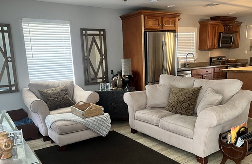 Springfield Casa | Relaxing sweet peaceful 2 bedroom 1.5 bathroom bungalow