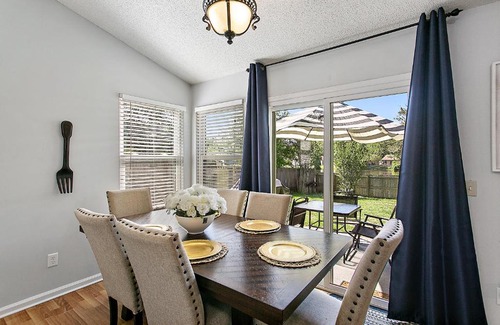 Jacksonville Casa | Relaxing two bedroom home with lake view