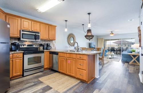 Miramar Beach Condominio | Relaxing, updated condo with stunning beach view. Come be spoiled at the beach🐶