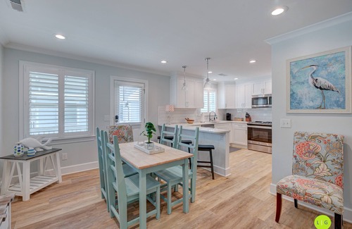 Wrightsville Beach Casa | RELAXING upper unit of duplex house - 5 minute walk to beach & Banks Channel
