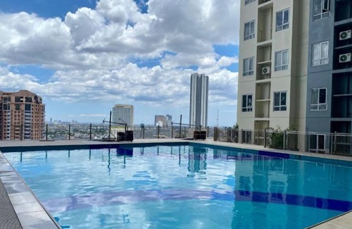 South Triangle Condominio | Relaxing Urban Escape with Swimming Pool