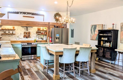 Covington Cabina | Relaxing, vacation! for 1 or 11 w/fire pit on the river!