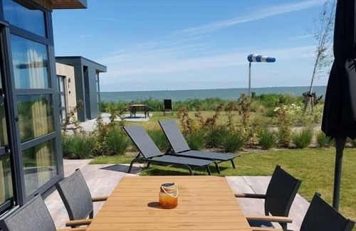 Enkhuizen Casa | "Relaxing vacation in the Enkhuizer Strandhuis with sea view!"