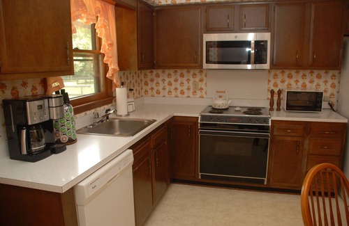 Westgate Casa | Relaxing Vintage Country 3-bedroom Home with WiFi and AC in Delightful Richlands