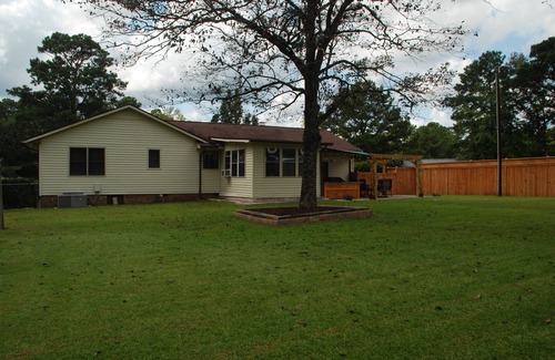 Westgate Casa | Relaxing Vintage Country 3-bedroom Home with WiFi and AC in Delightful Richlands