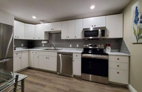 Prince William Apartamento | Relaxing Waterfront Private Queen Suite Apartment