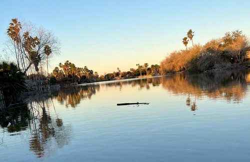 Los Fresnos Casa | Relaxing waterfront retreat close to the beach, SpaceX and Mexico!