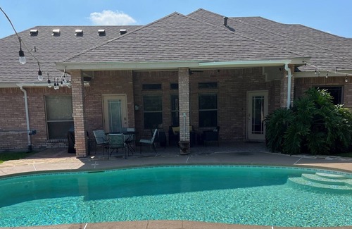 Los Fresnos Casa | Relaxing waterfront retreat close to the beach, SpaceX and Mexico!