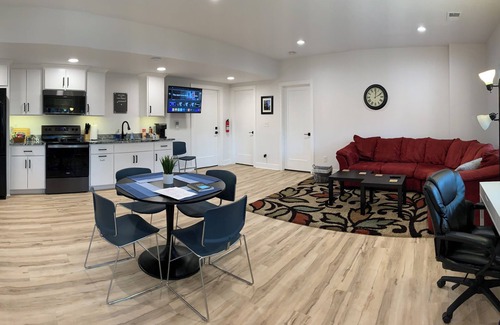 Edwardsville Apartamento | Relaxing Woodland Getaway