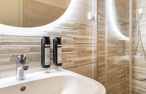 Fiera Condominio | Relstay | Amendola | Single Room with Large Bed