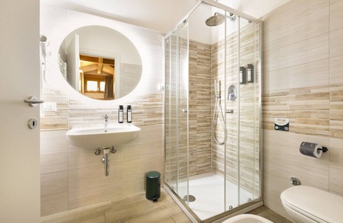 Fiera Condominio | Relstay | Amendola | Single Room with Large Bed