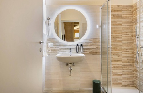 Fiera Condominio | Relstay | Cute Single Room with Large Bed