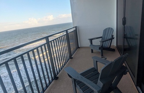 Mardel Beach Condominio | Remarkable 15th floor direct ocean view!