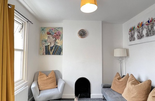 Eccles Casa | Remarkable 2-bed House in Rochester