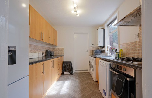 Luton Casa | Remarkable 5-Bed House in Luton
