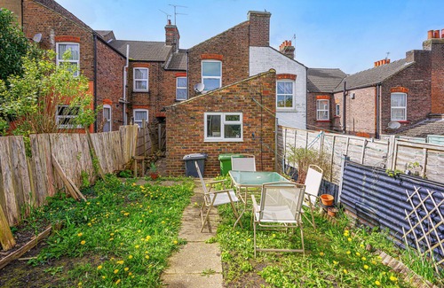 Luton Casa | Remarkable 5-Bed House in Luton