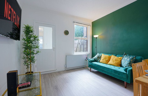 Luton Casa | Remarkable 5-Bed House in Luton