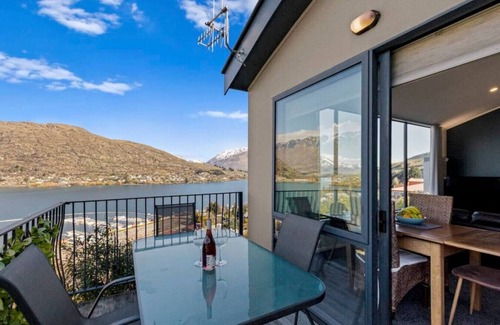 Frankton Casa | Remarkable Views 3 bedroom - lake & mountain views
