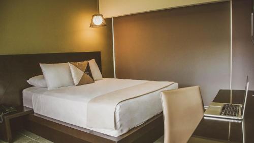 Santa Ana Hotel | Remfort Hotel