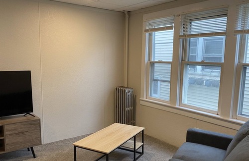 Kingston Apartamento | Remodeled 2 bed 1 bath private apartment