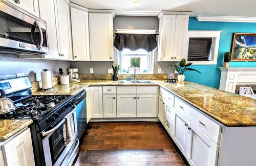 Sherman Heights Casa | Remodeled 2-bedroom Craftsman house with Yard & AC in Sunny San Diego