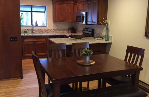 Mammoth Lakes Casa | REMODELADO 2 HAB. + LOFT / 2. 25 BA (8 plazas) en Mammoth Lakes - Woodlands Complex