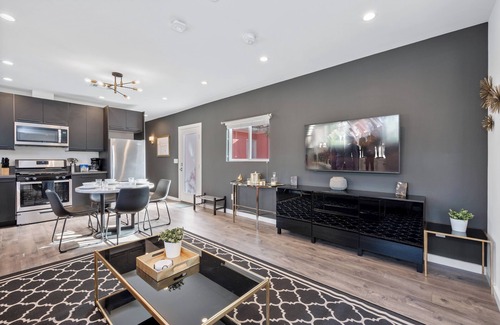Hollywood Hotel | Remodeled 2BDR in Heart of Hollywood w/ Courtyard | Art Deco by AvantStay