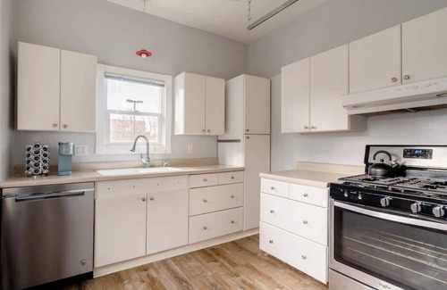 Richmond Casa | Remodeled 2BR | Walk to Coffee, Bars & More