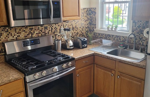 Philadelphia Casa | REMODELED 3 BEDROOM HOUSE LOCATED NEAR THE AIRPORT AND ALL MAJOR INTERSTATES