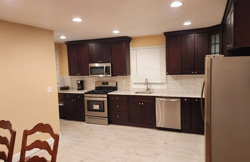 East Orange Casa | Remodeled 3 bedroom 1.5 bathroom house