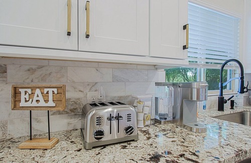 Sun City Casa | Remodeled, 3 bedrooms, 2.5 ba, 2 cg, golf course community, close to restaurants