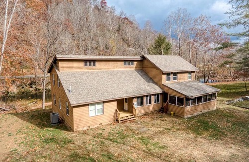 Belspring Casa | Remodeled, 3 BR, cabin on river