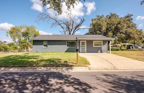Georgetown Casa | Remodeled 4BR 2BA Steps from Georgetown Square