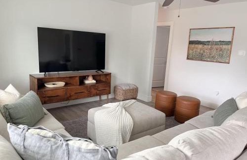 Georgetown Casa | Remodeled 4BR 2BA Steps from Georgetown Square