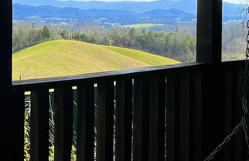 Sevierville Cabina | ❤️ Remodeled Amazing Cabin, King Beds, Game Room, Sleeps 26 ❤️