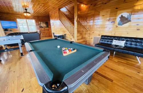 Sevierville Cabina | ❤️ Remodeled Amazing Cabin, King Beds, Game Room, Sleeps 26 ❤️