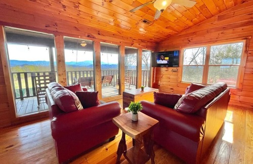 Sevierville Cabina | ❤️ Remodeled Amazing Cabin, King Beds, Game Room, Sleeps 26 ❤️