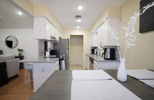 Southwest Arlington Casa | Remodeled and Cozy!Perfect for Relocating/Business