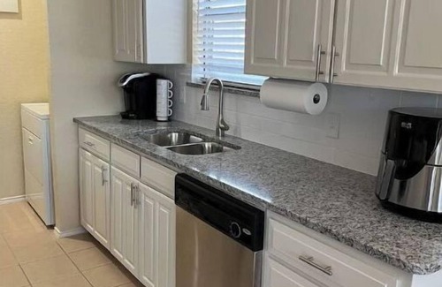Southwest Arlington Casa | Remodeled and Cozy!Perfect for Relocating/Business