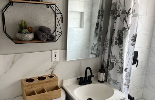 Rosedale Apartamento | Remodeled Apartment with beautiful screen patio. Great location in KC!