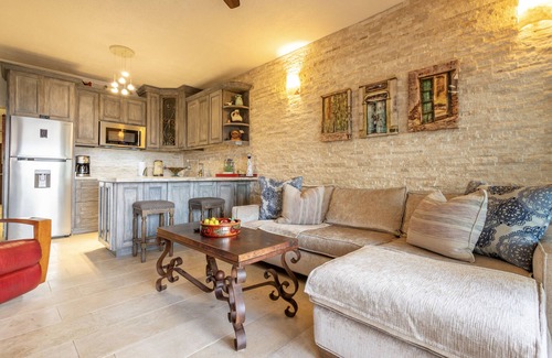 San Jose del Cabo Apartamento | Remodeled Beachfront Ground Floor Surf Condo @Las Olas, Steps from the Pool/Sand