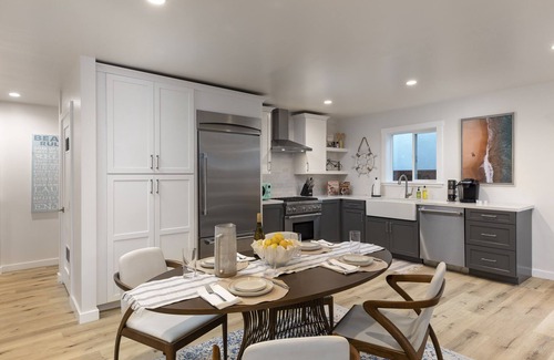 The Mesa Casa | Remodeled Beach House with Spa and Sauna 2 Blocks from Ocean Pet Friendly