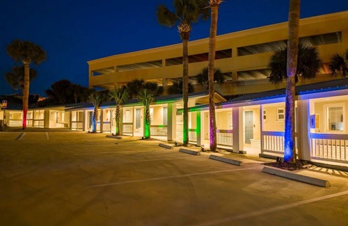 Miramar Beach Casa | Remodeled Beach Hotel Pool -12