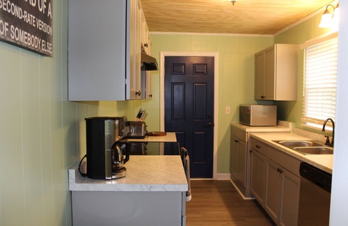 Manteo Casa | Remodeled Bungalow minutes from historic waterfront downtown Manteo